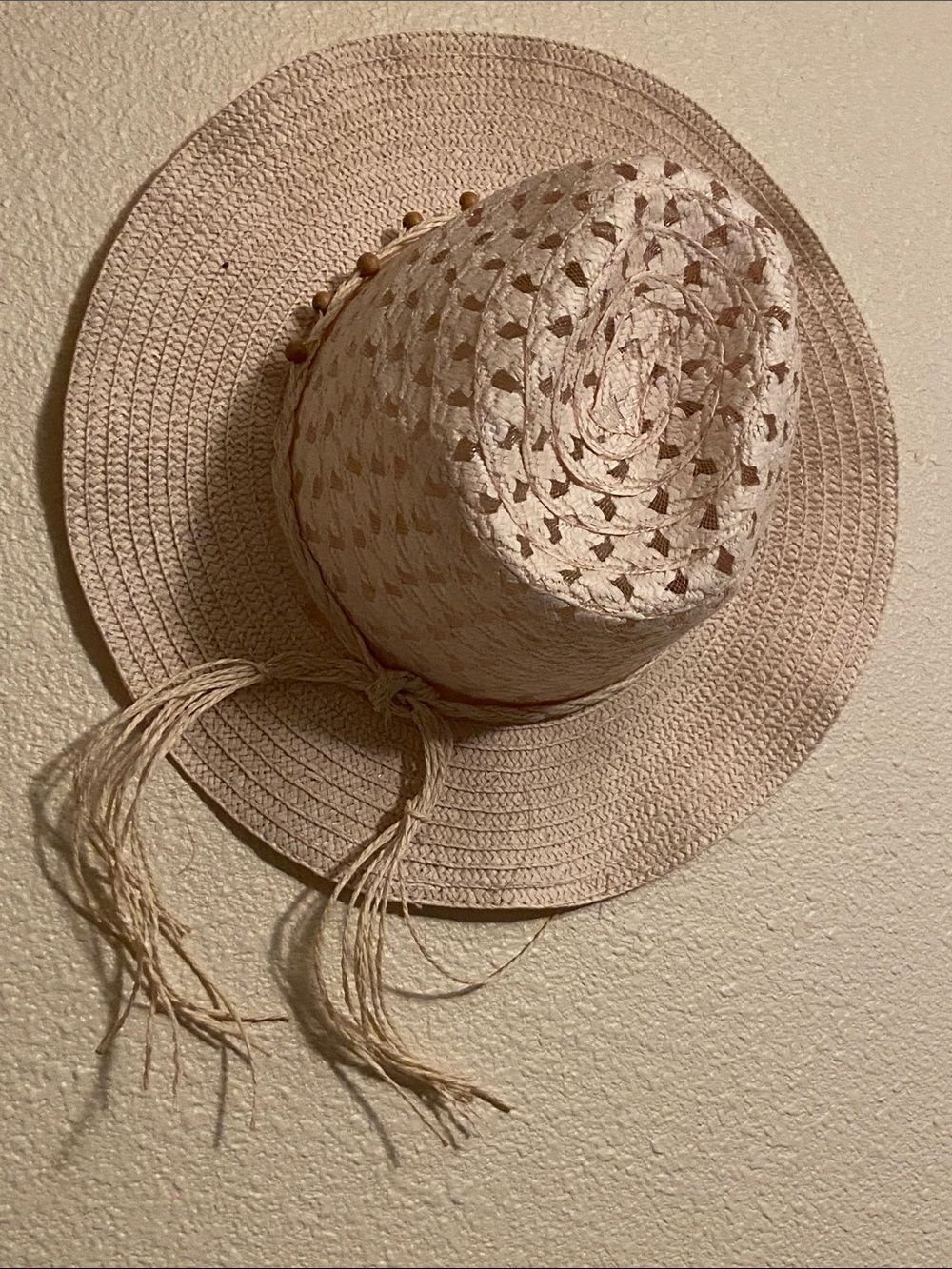 Chic Cream Straw Hat with Tassel Accents